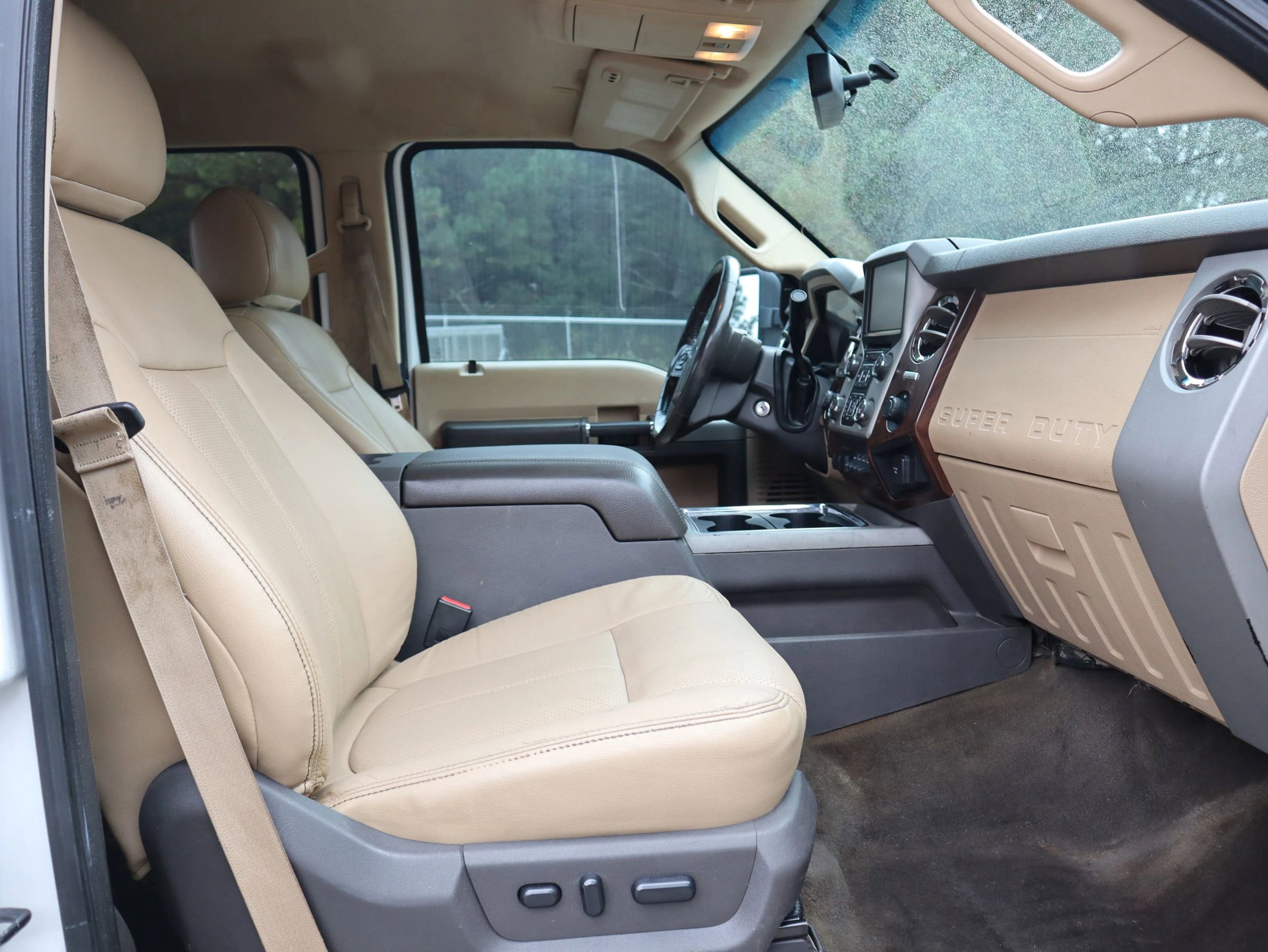 Used 2014 Ford F250 Lariat w/ Lariat Interior Package image 15