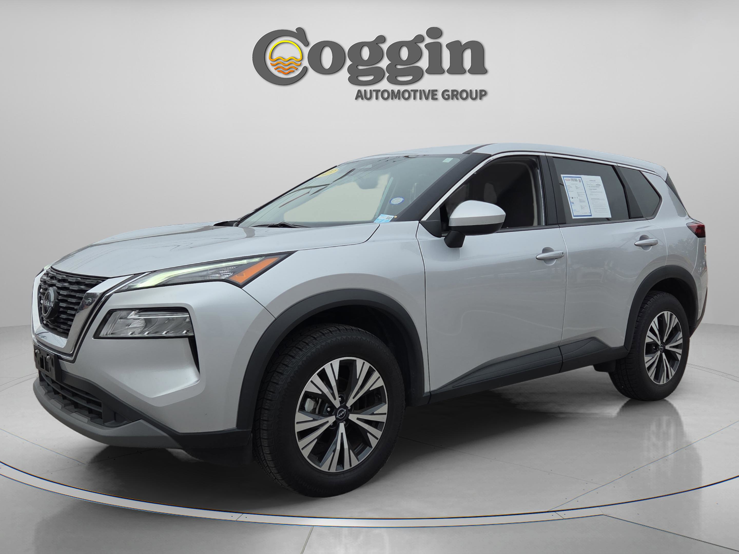 Used 2023 Nissan Rogue SV image 1