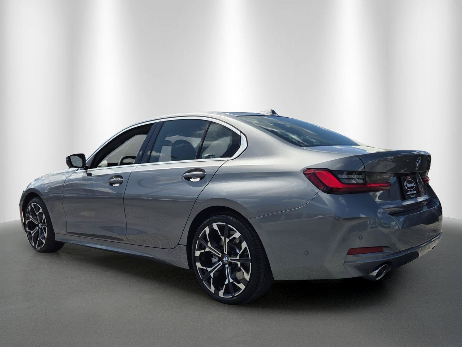 Certified 2025 BMW 330i Sedan RWD image 5