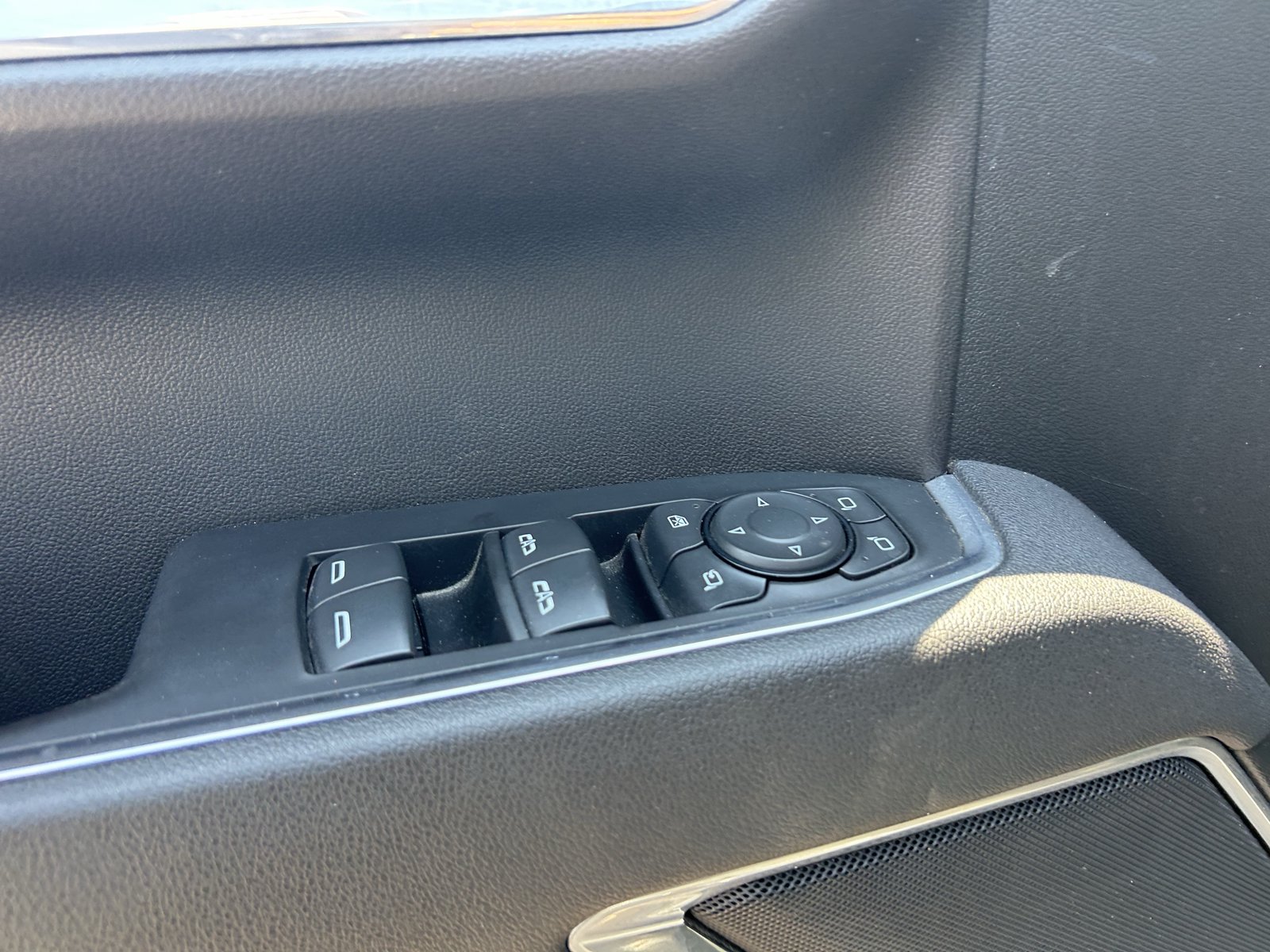 Used 2025 GMC Sierra 1500 SLT RWD image 16