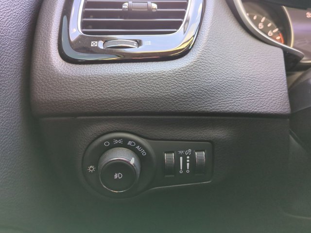 Used 2018 Jeep Compass Limited image 9