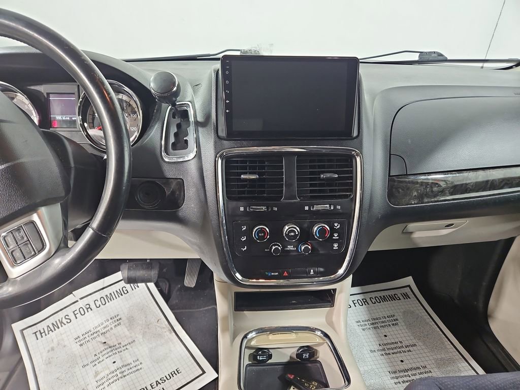 Used 2014 Dodge Grand Caravan SXT image 17