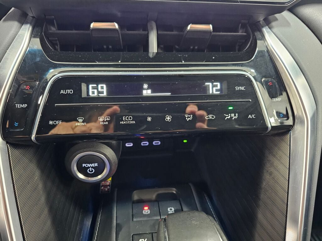 Used 2024 Toyota Venza Limited AWD/4WD image 21