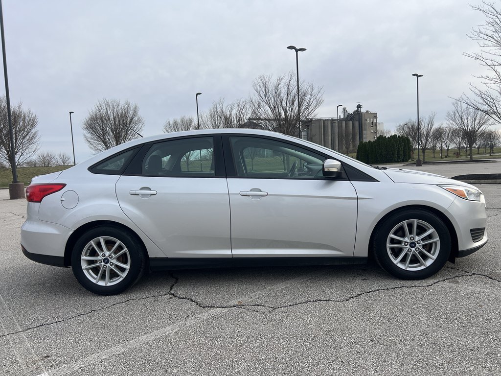Used 2015 Ford Focus SE w/ SE Cold Weather Package FWD image 6