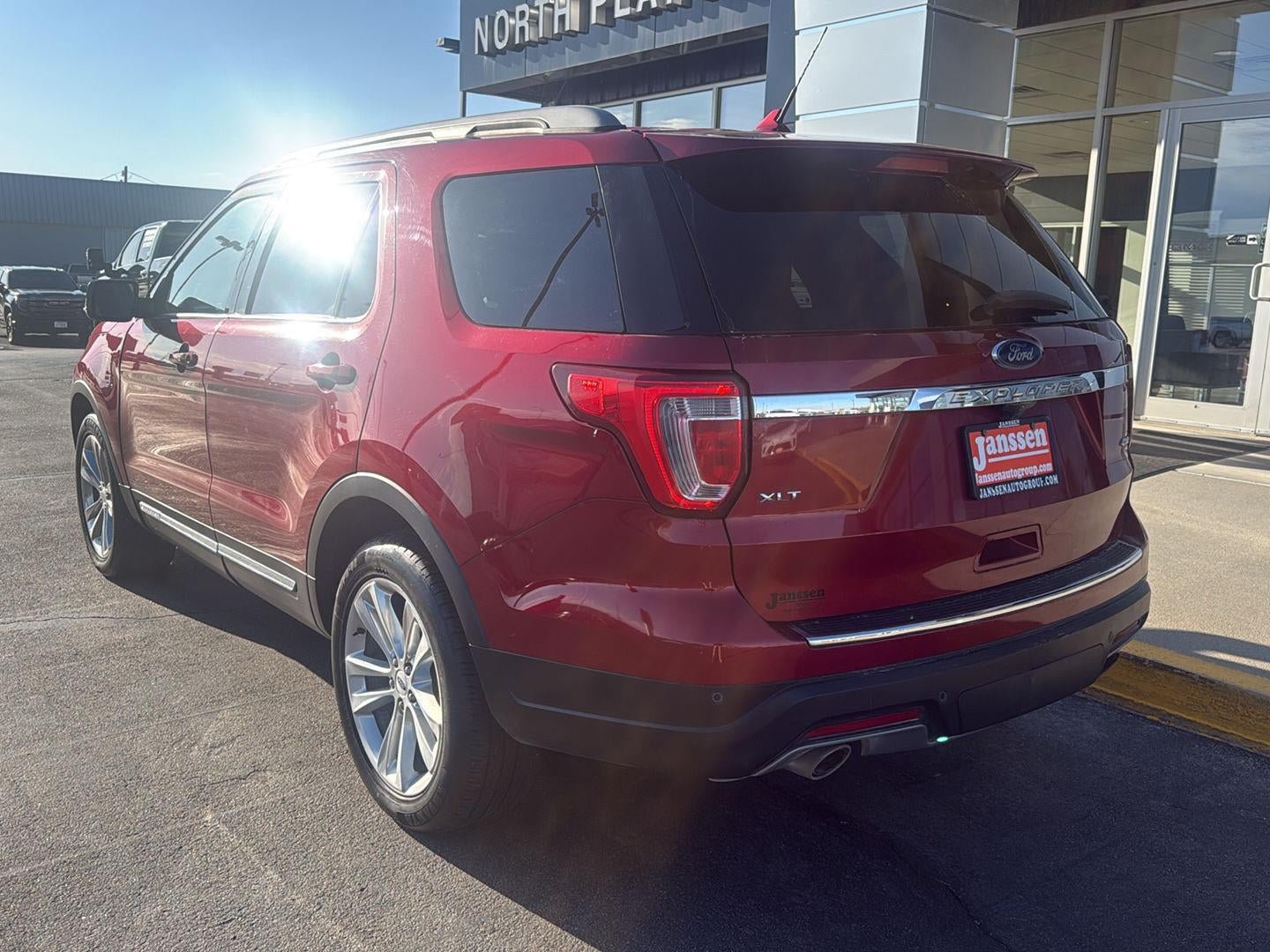 Used 2018 Ford Explorer XLT w/ Equipment Group 202A AWD/4WD image 2