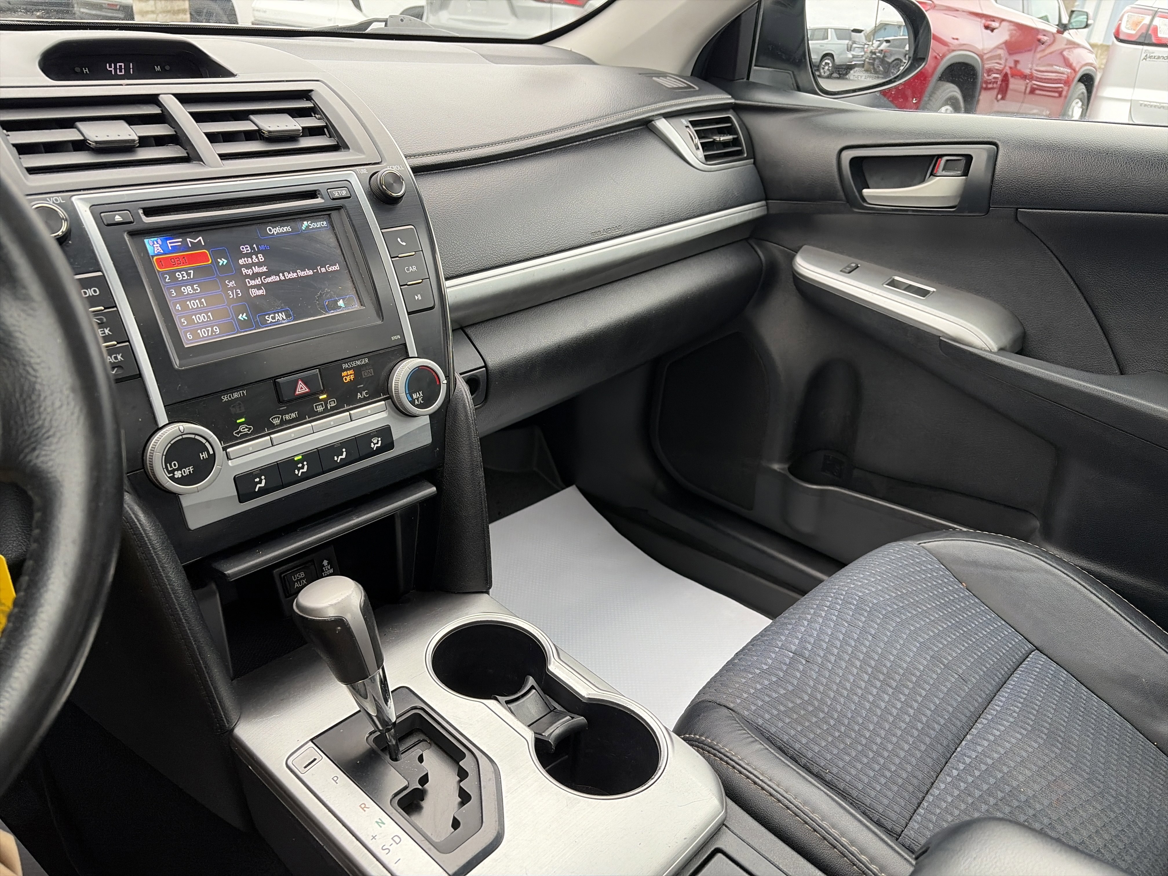 Used 2013 Toyota Camry L image 22