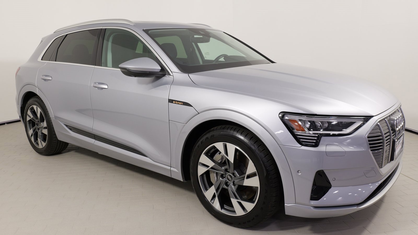 Used 2022 Audi e-tron Premium Plus w/ Premium Plus Package image 23