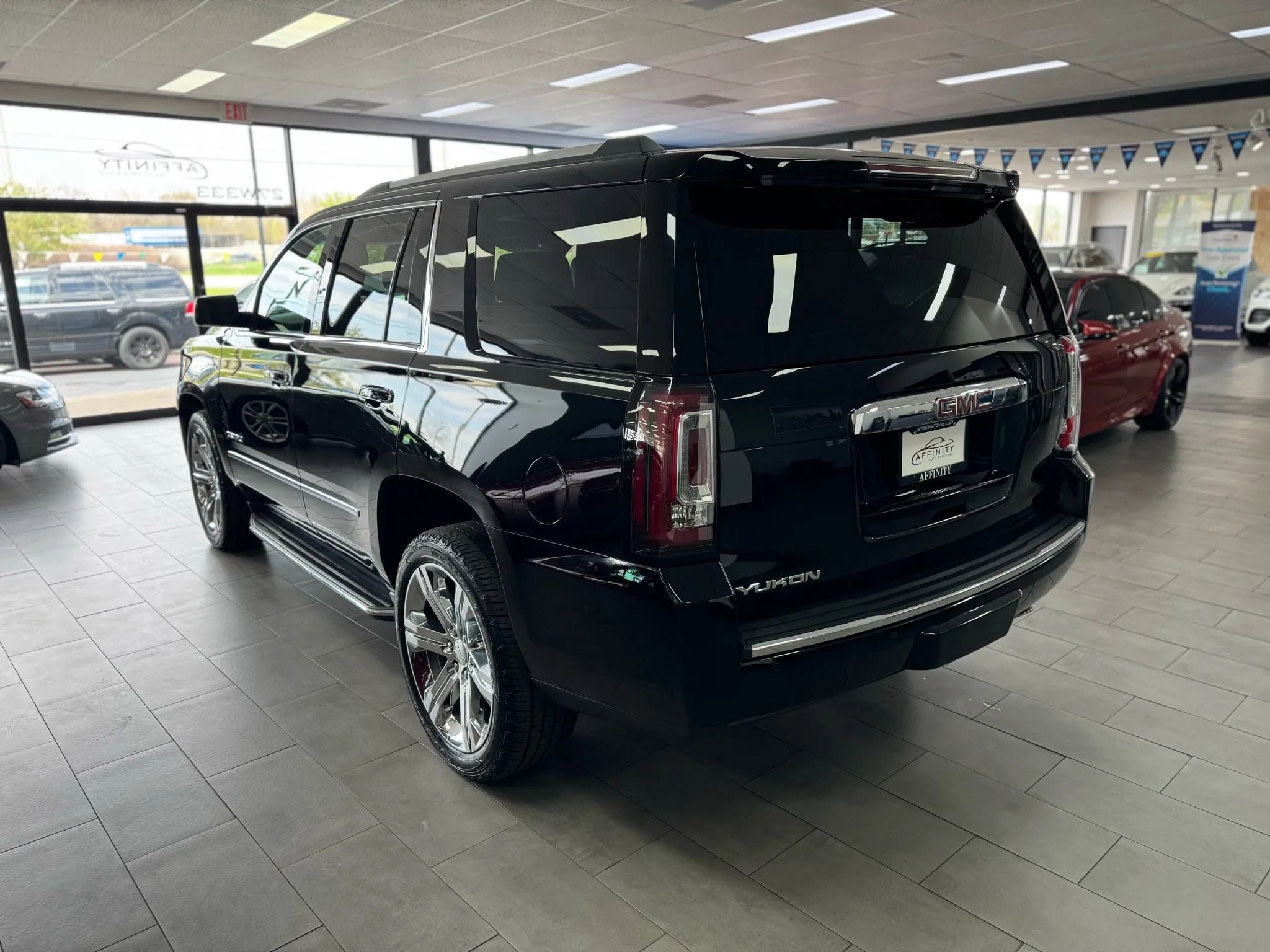 Used 2016 GMC Yukon Denali w/ Enhanced Security Package image 3