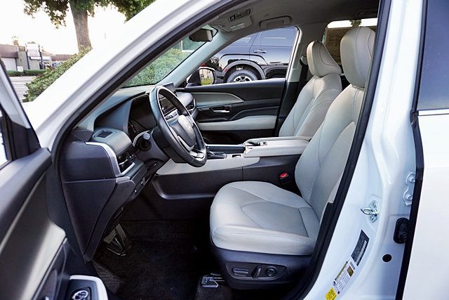 Used 2025 Toyota Grand Highlander FWD image 21