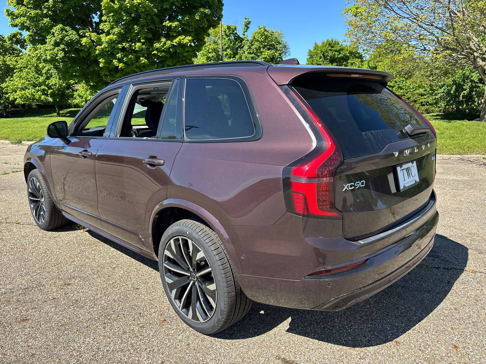 New 2026 Volvo XC90 B6 Ultra w/ Protection Package Premier AWD/4WD image 7