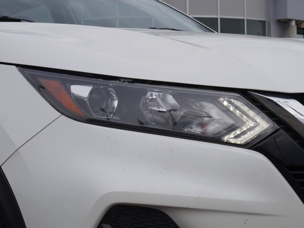 Used 2020 Nissan Rogue Sport SV FWD image 4