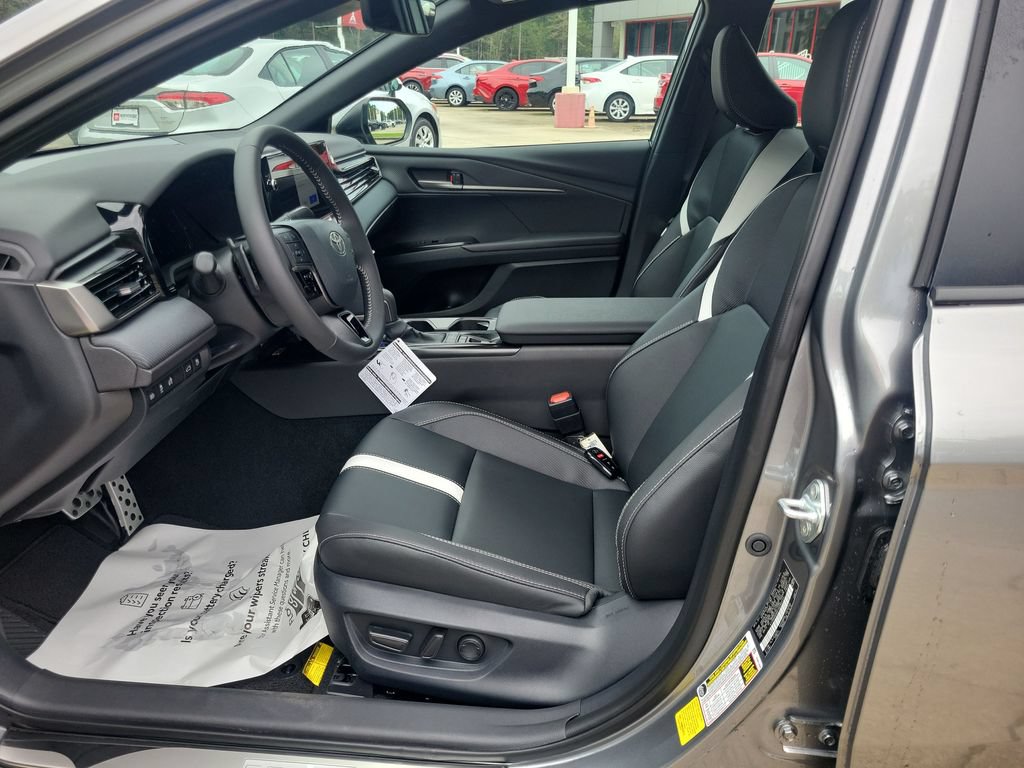 Used 2026 Toyota Camry SE w/ Multimedia Upgrade Package FWD image 15