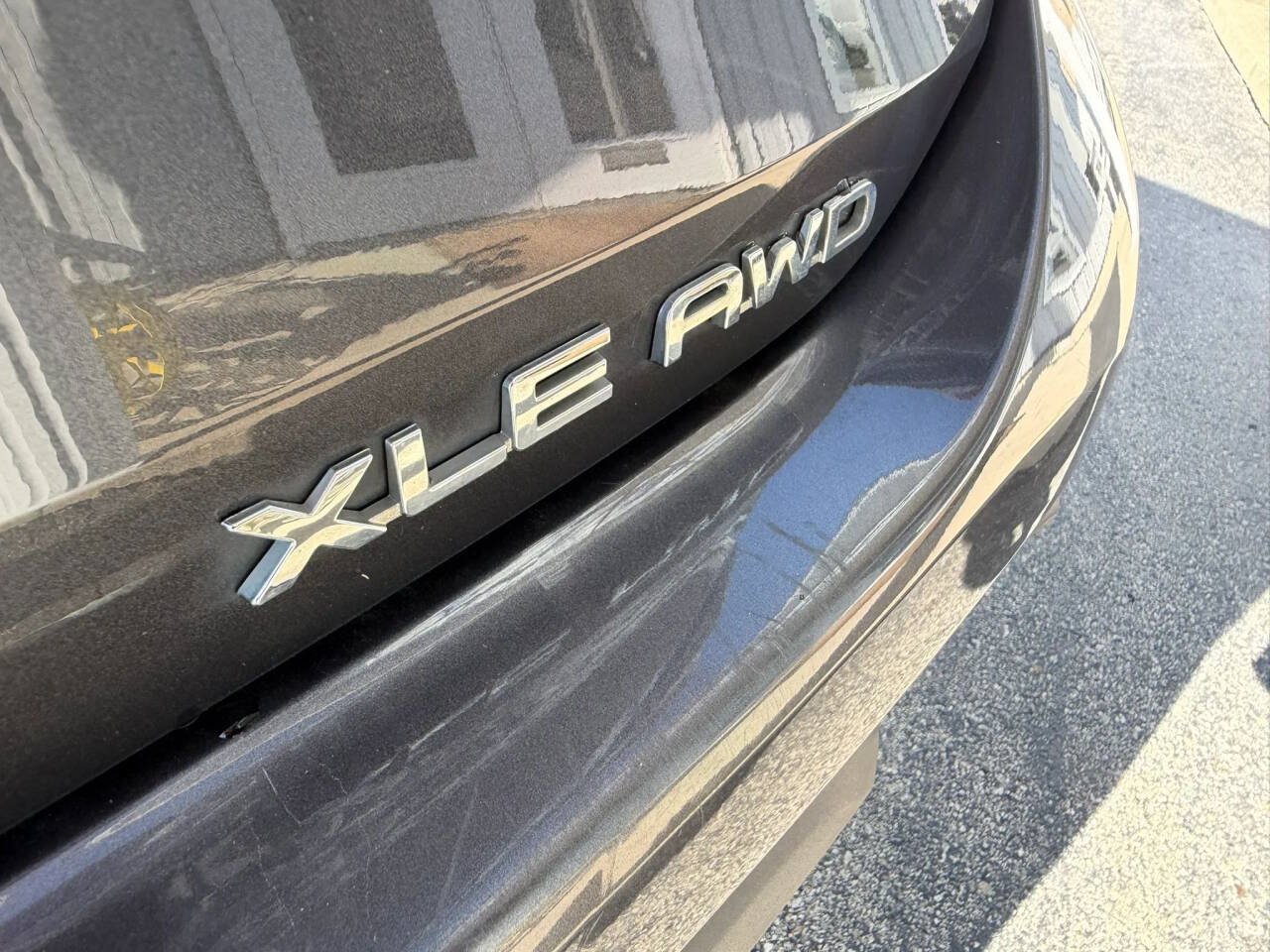 Used 2020 Toyota Highlander XLE AWD/4WD image 30