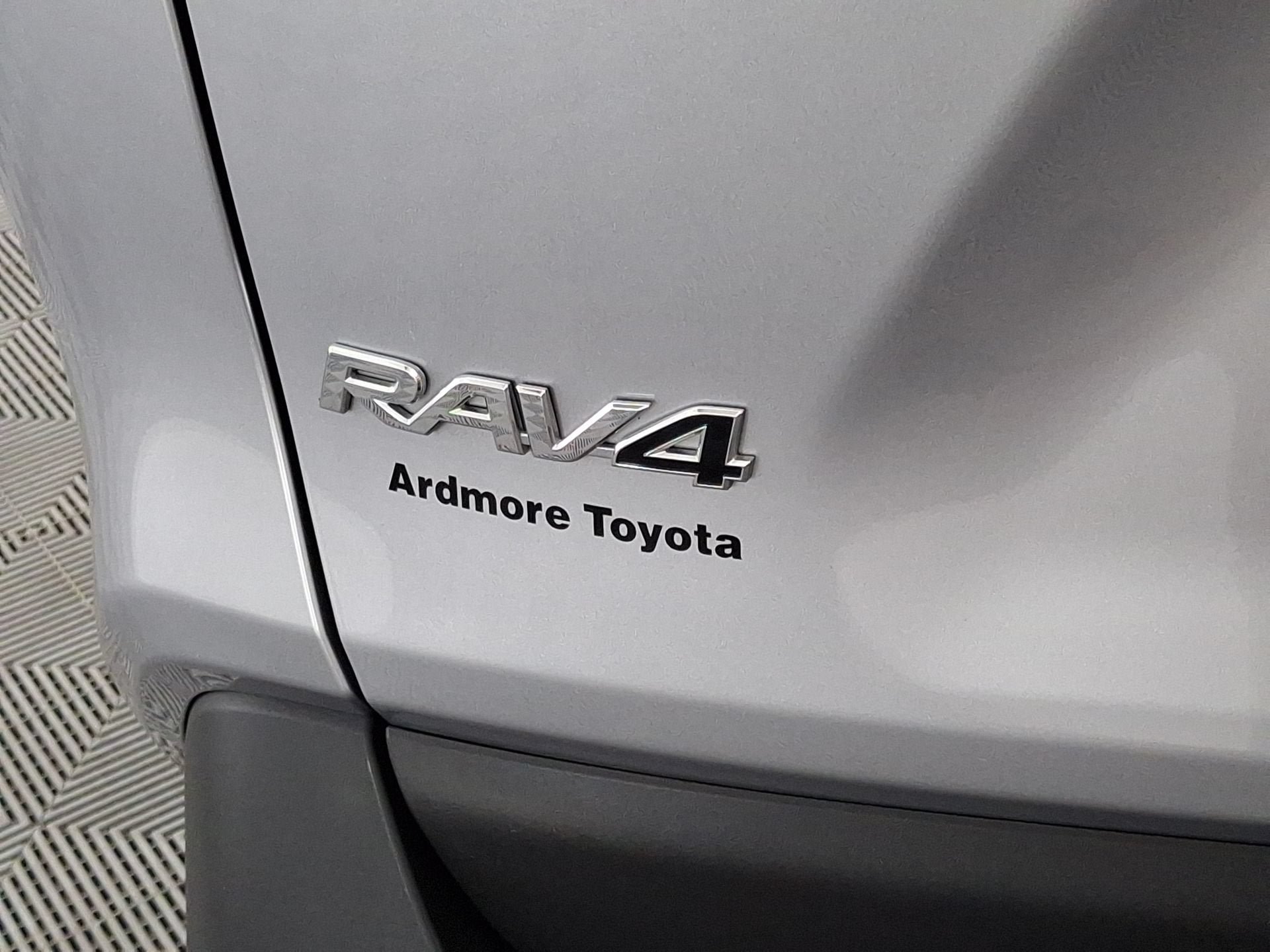 Used 2025 Toyota RAV4 LE AWD/4WD image 23