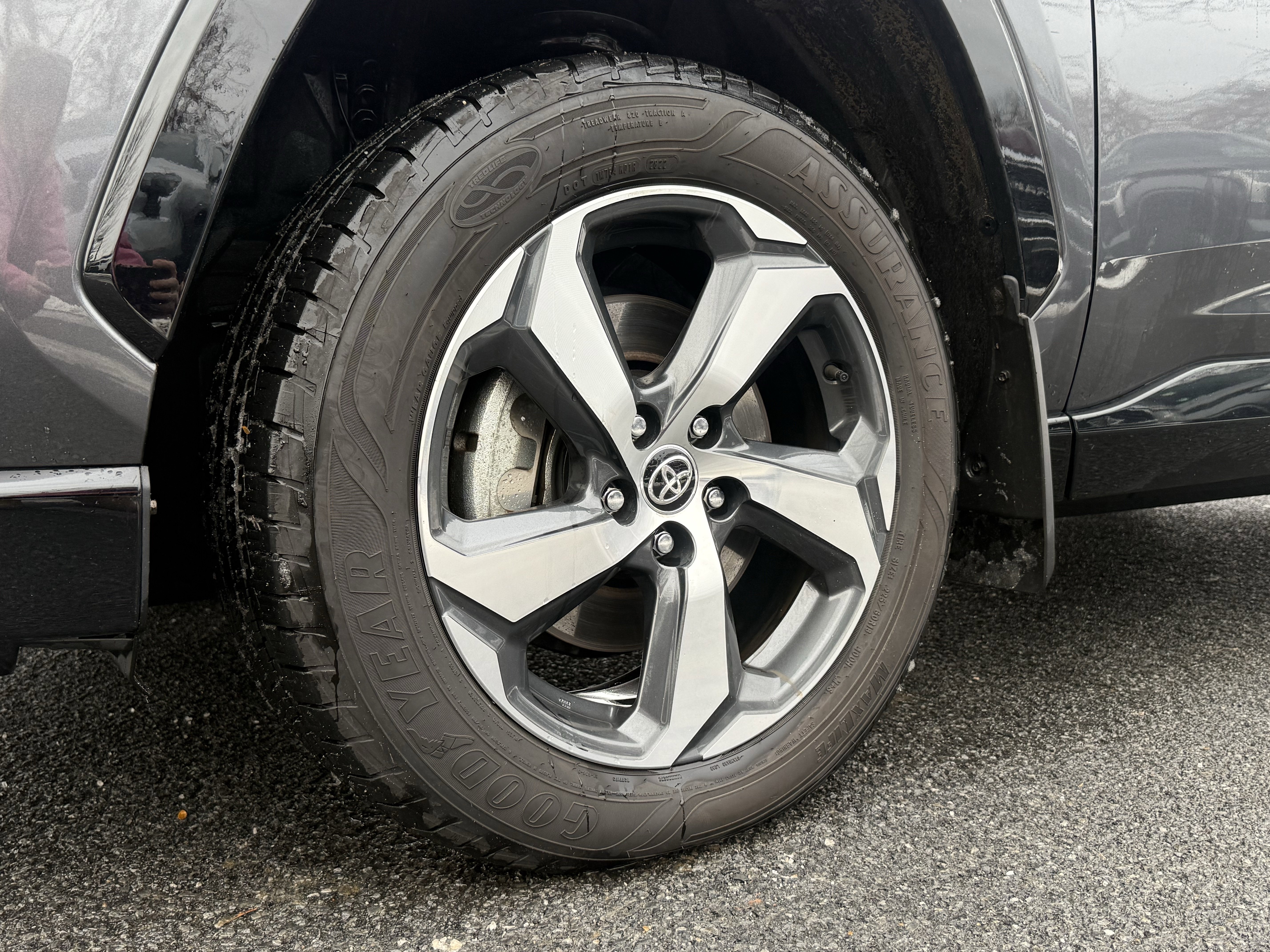 Used 2021 Toyota RAV4 SE image 10