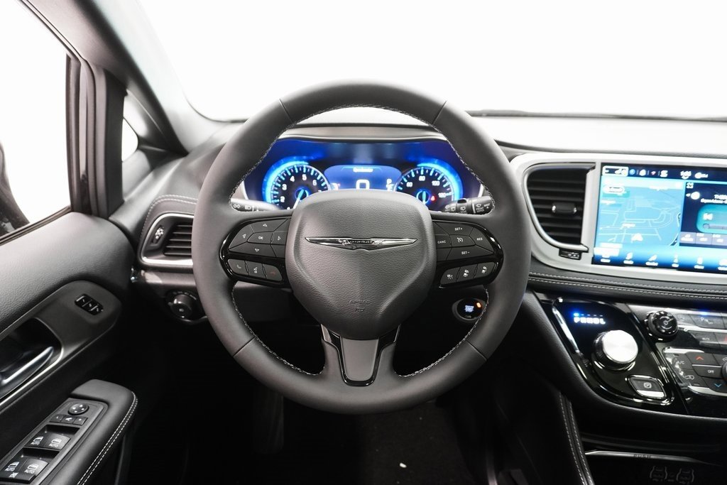 Used 2024 Chrysler Pacifica Limited w/ S Appearance Package image 22