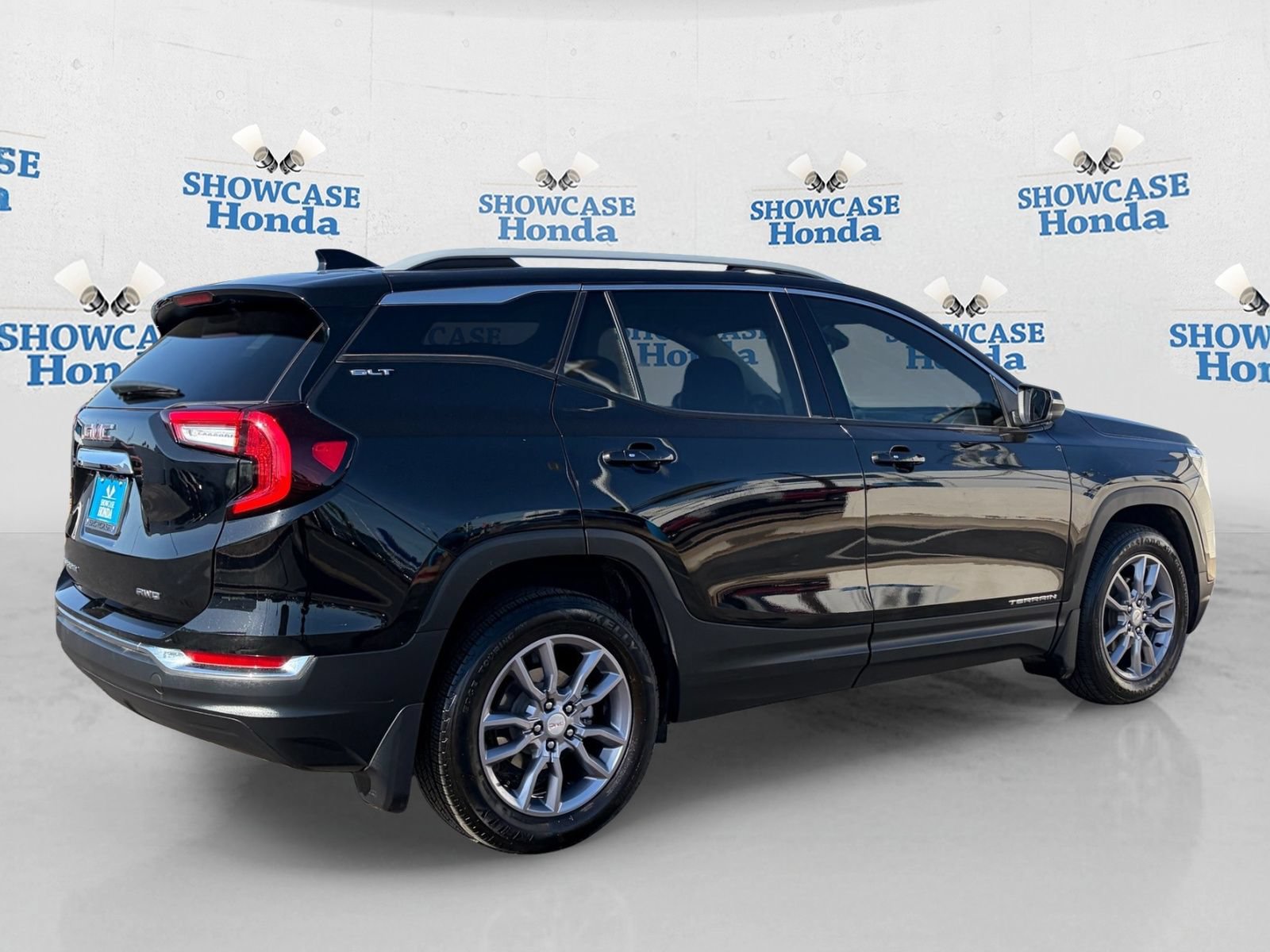 Used 2023 GMC Terrain SLT w/ LPO, Floor Liner Package AWD/4WD image 10