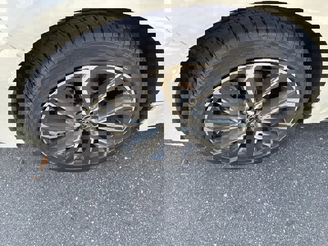 Used 2020 Toyota Corolla XSE image 10