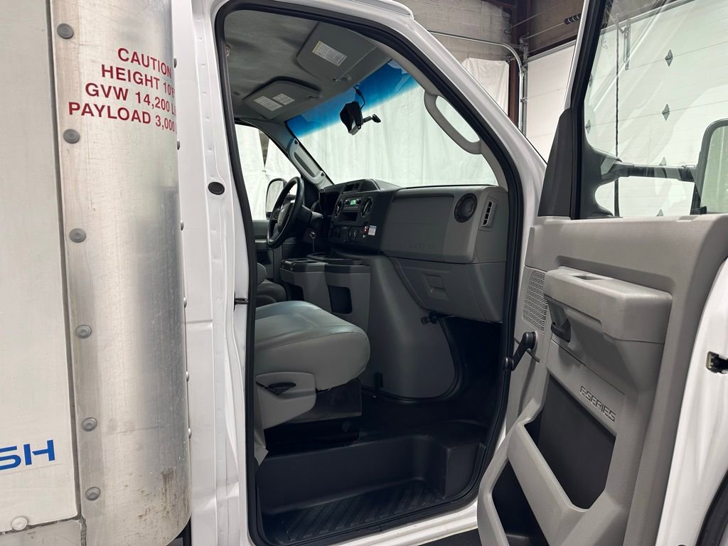 Used 2024 Ford E-350 and Econoline 350 Super Duty image 39