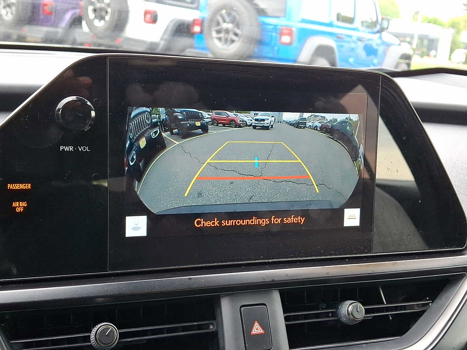 Used 2023 Lexus UX 250h AWD w/ Accessory Package (Z2) image 18