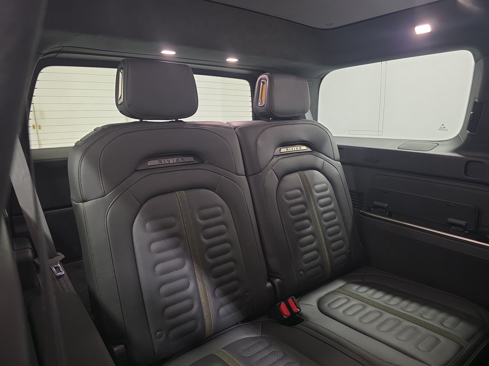 Used 2024 Rivian R1S Adventure AWD/4WD image 25