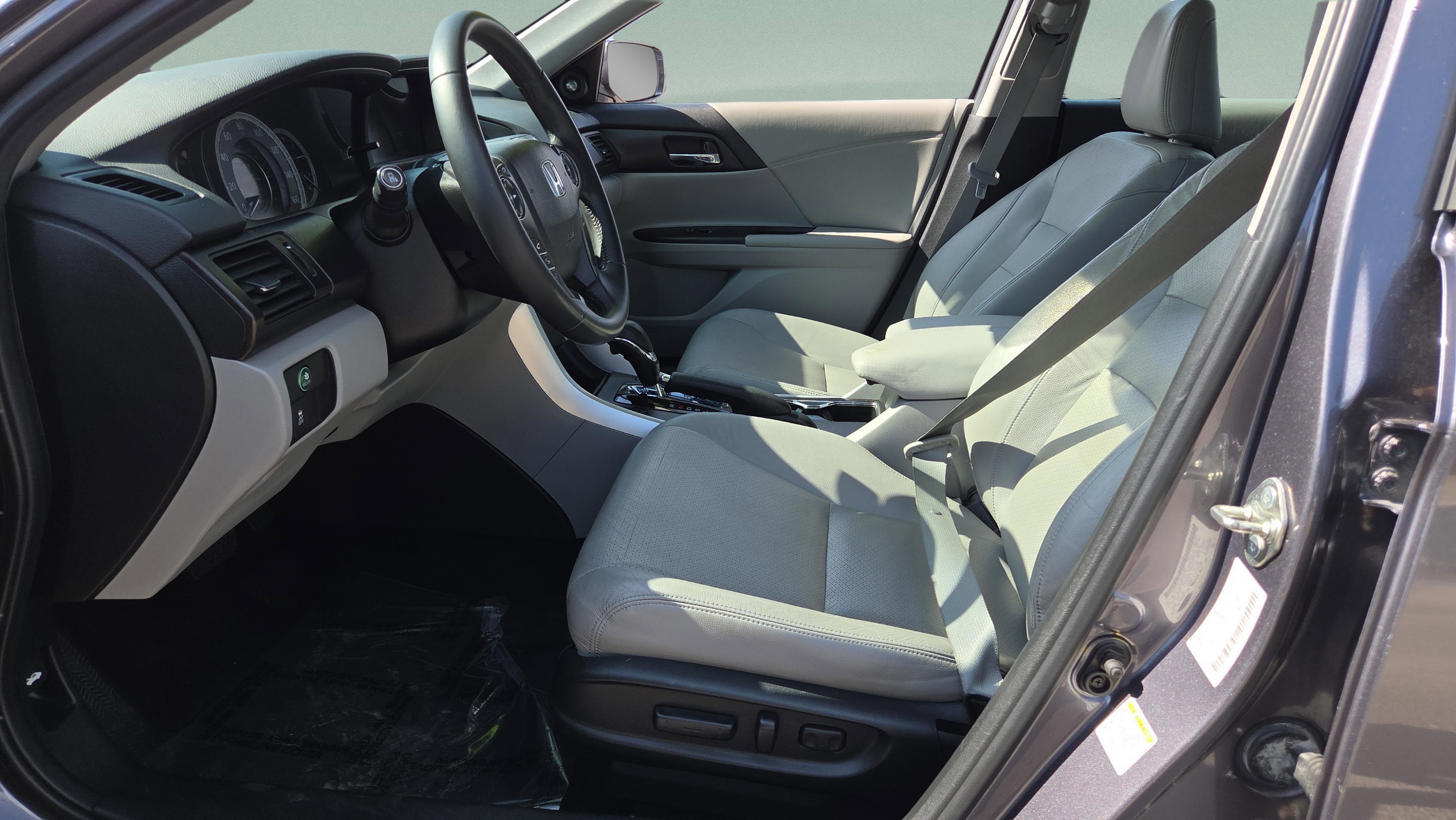 Used 2015 Honda Accord EX-L image 9