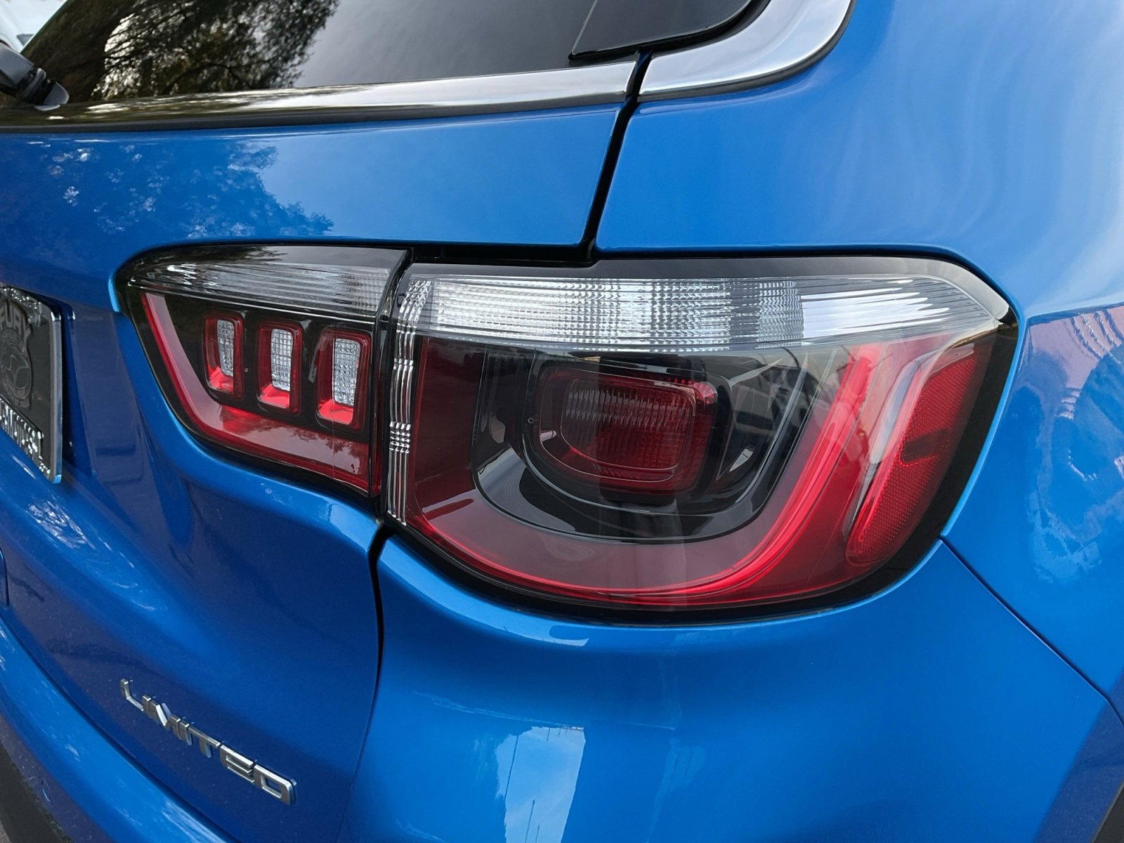 Used 2024 Jeep Compass Limited image 30