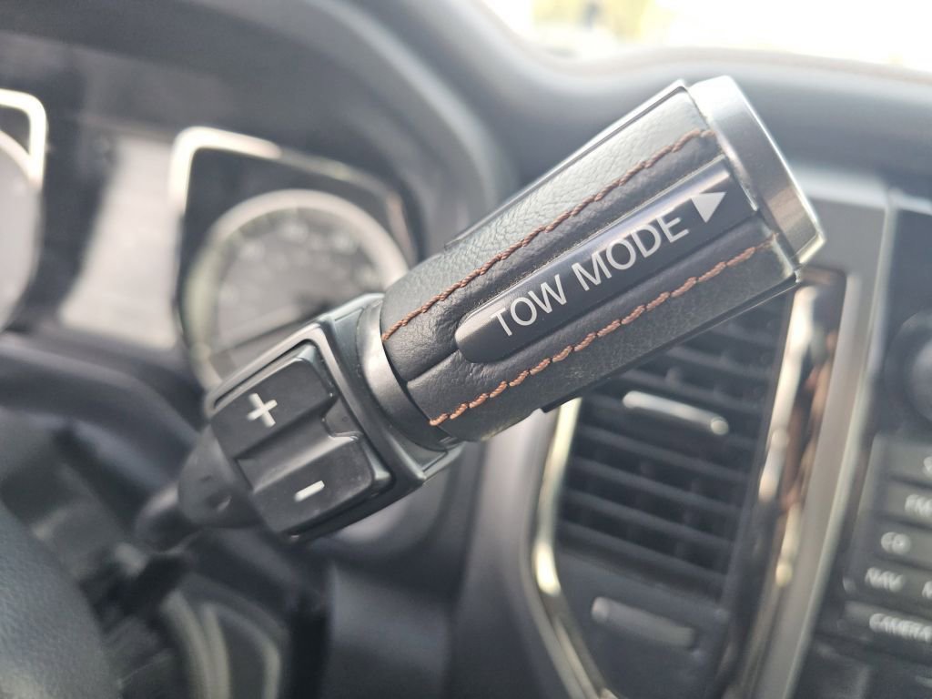 Used 2017 Nissan Titan Platinum Reserve image 32