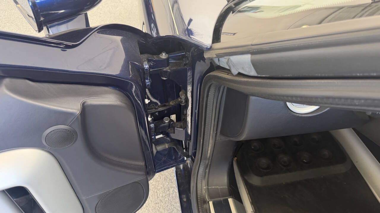 Used 2006 Ford GT RWD image 47