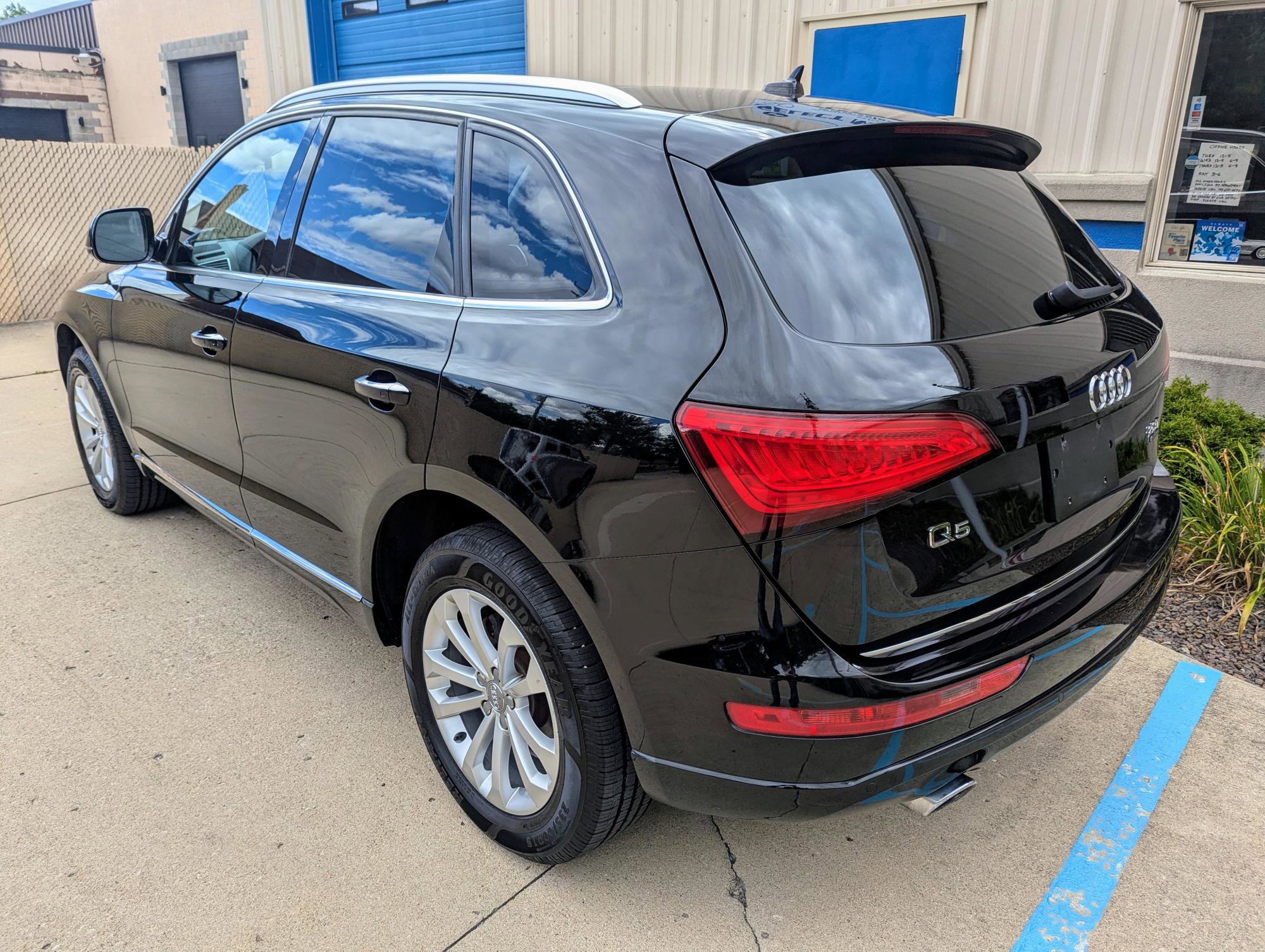 Used 2015 Audi Q5 2.0T Premium Plus w/ Technology Package image 4