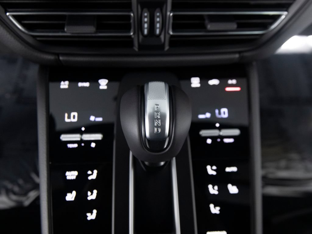 New 2026 Porsche Macan Turbo AWD/4WD image 33