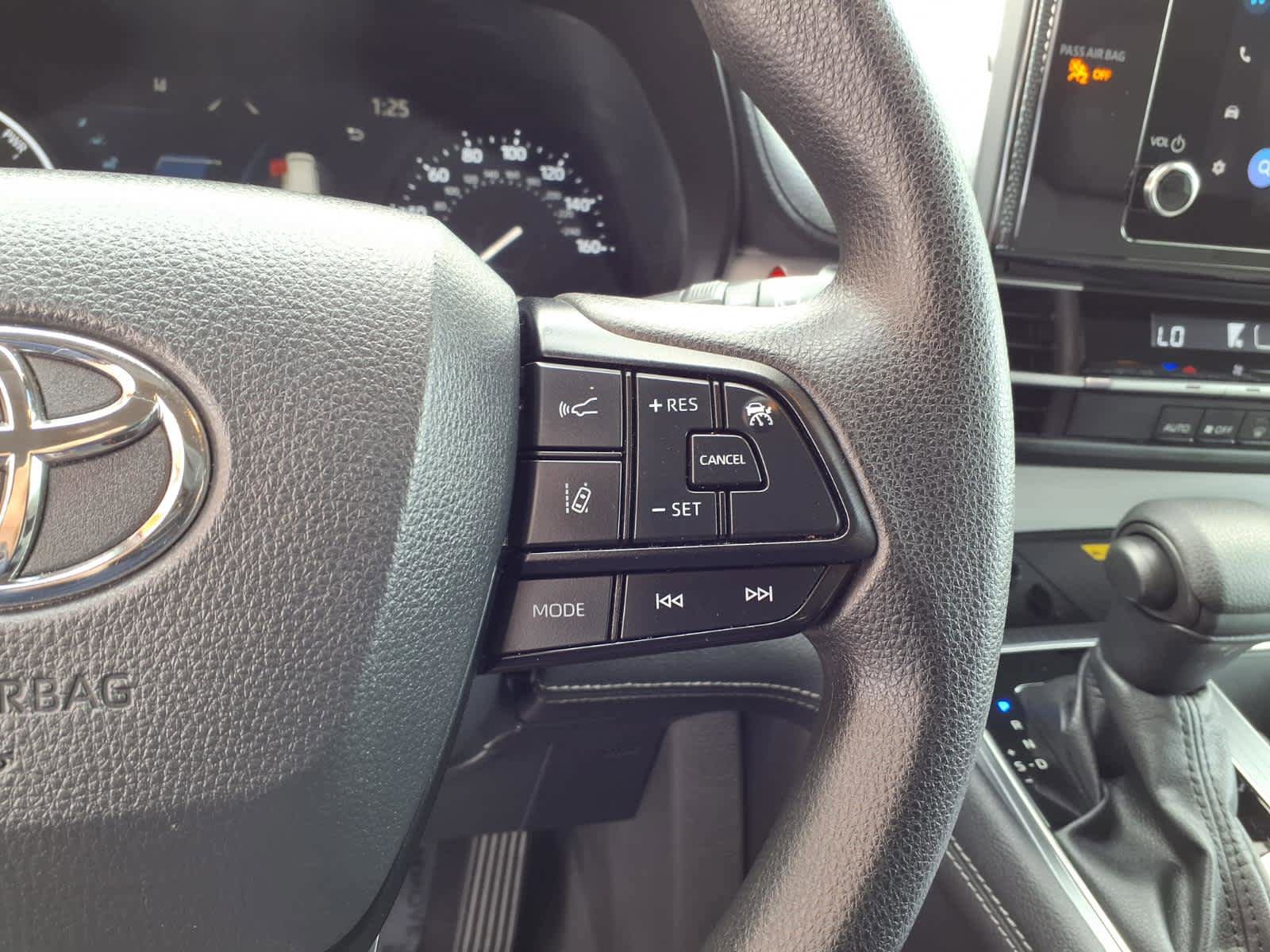 Certified 2025 Toyota Sienna LE FWD image 11