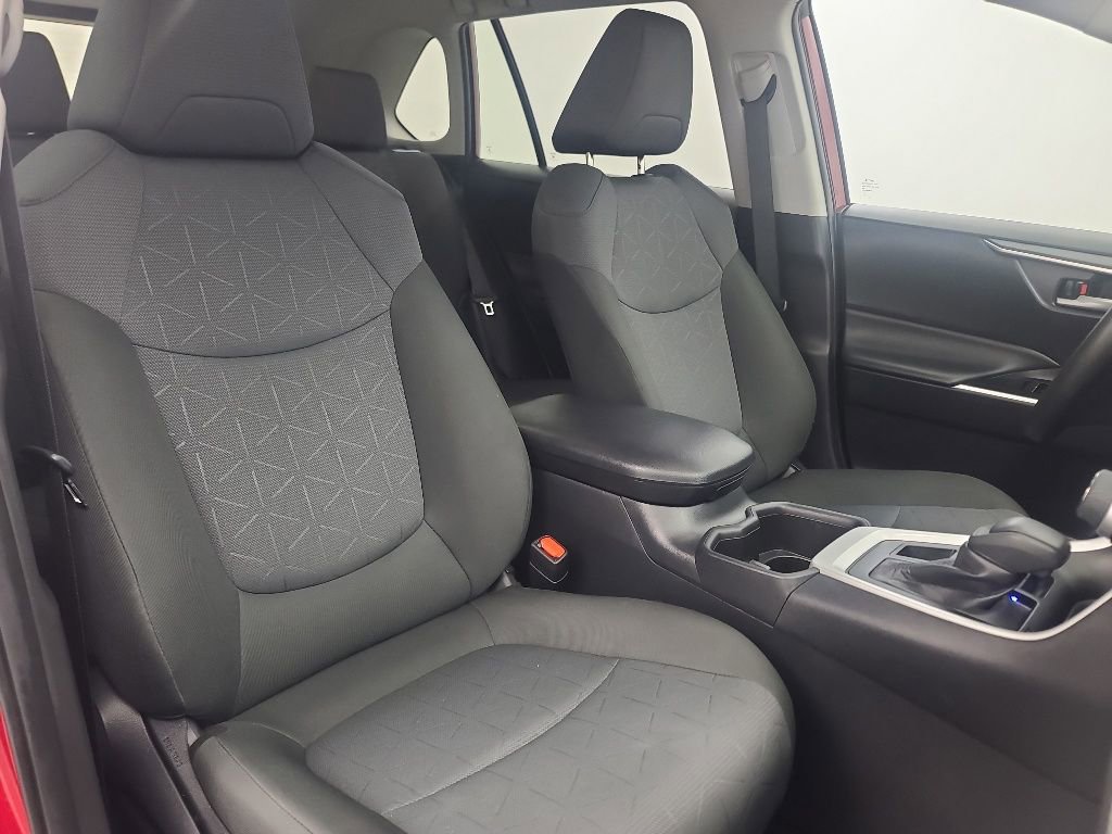 Used 2025 Toyota RAV4 XLE AWD/4WD image 17