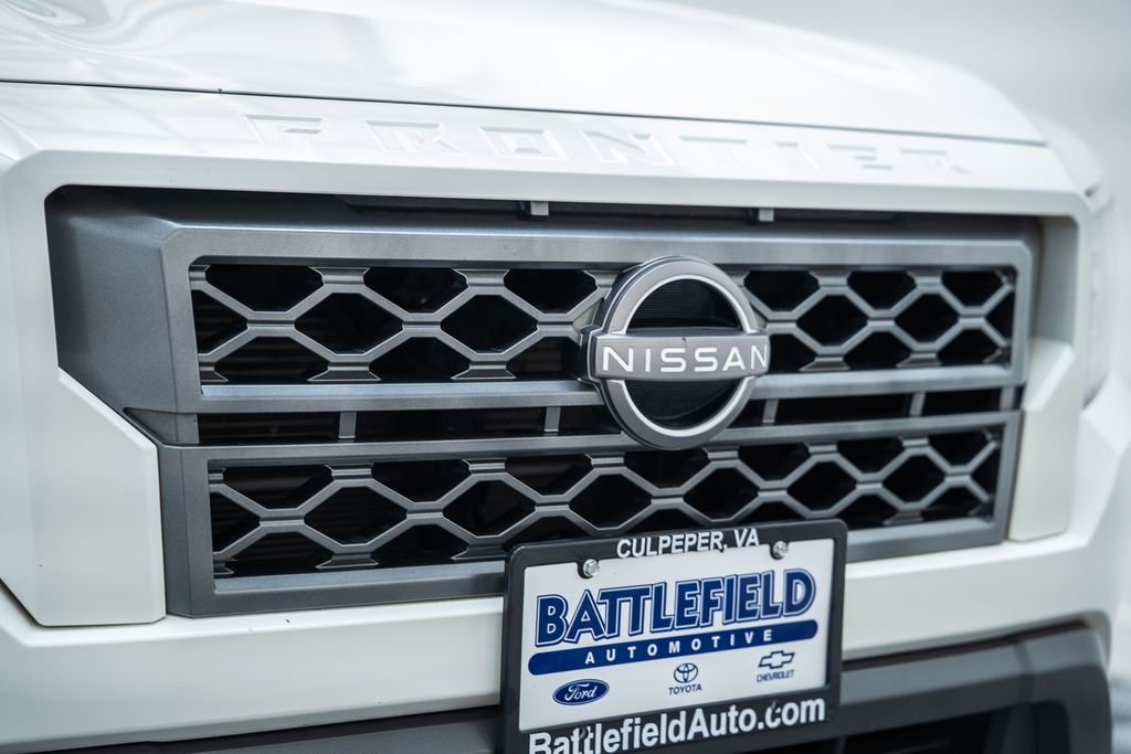 Used 2022 Nissan Frontier SV AWD/4WD image 12