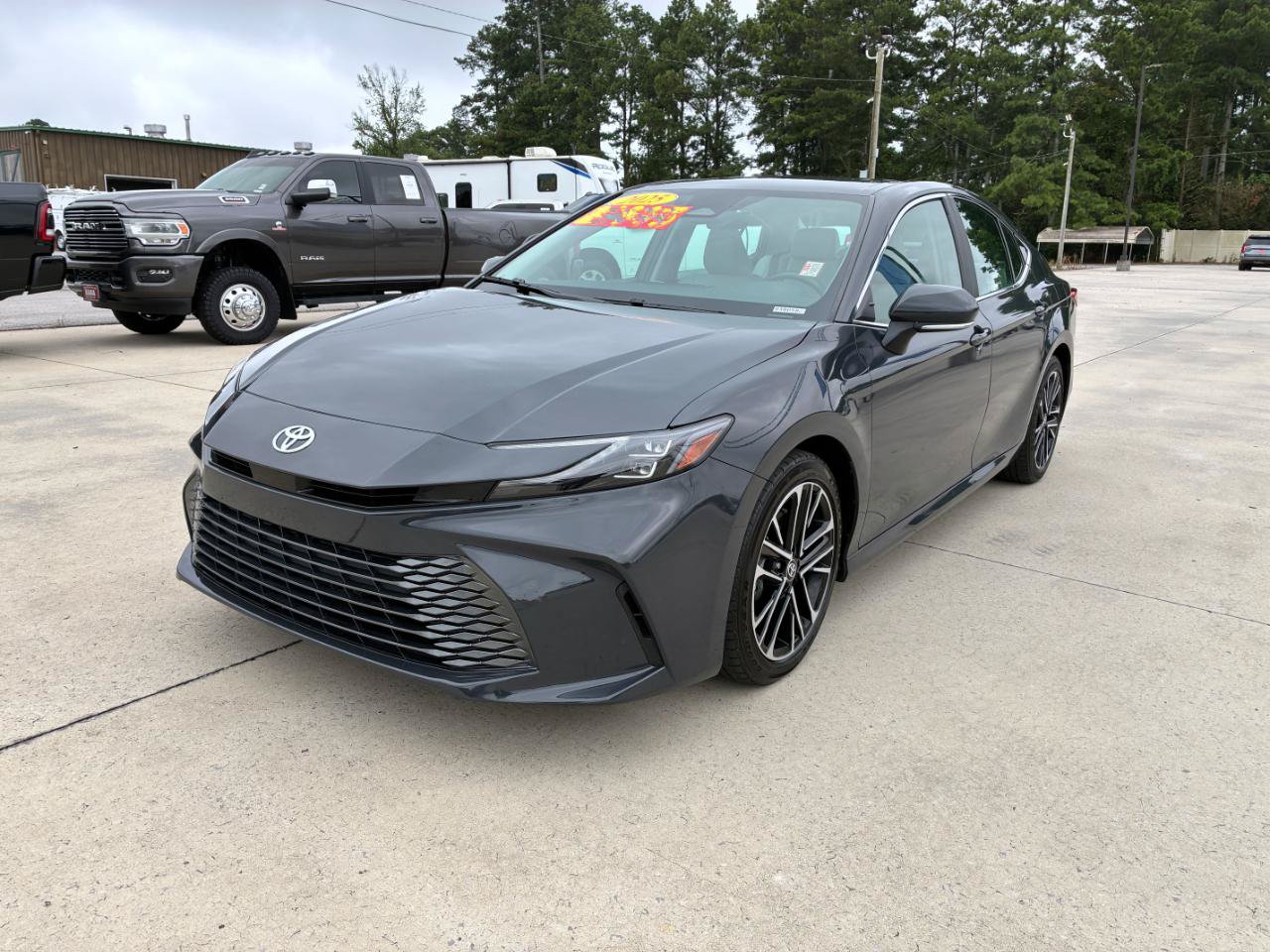 Used 2025 Toyota Camry XLE FWD image 2