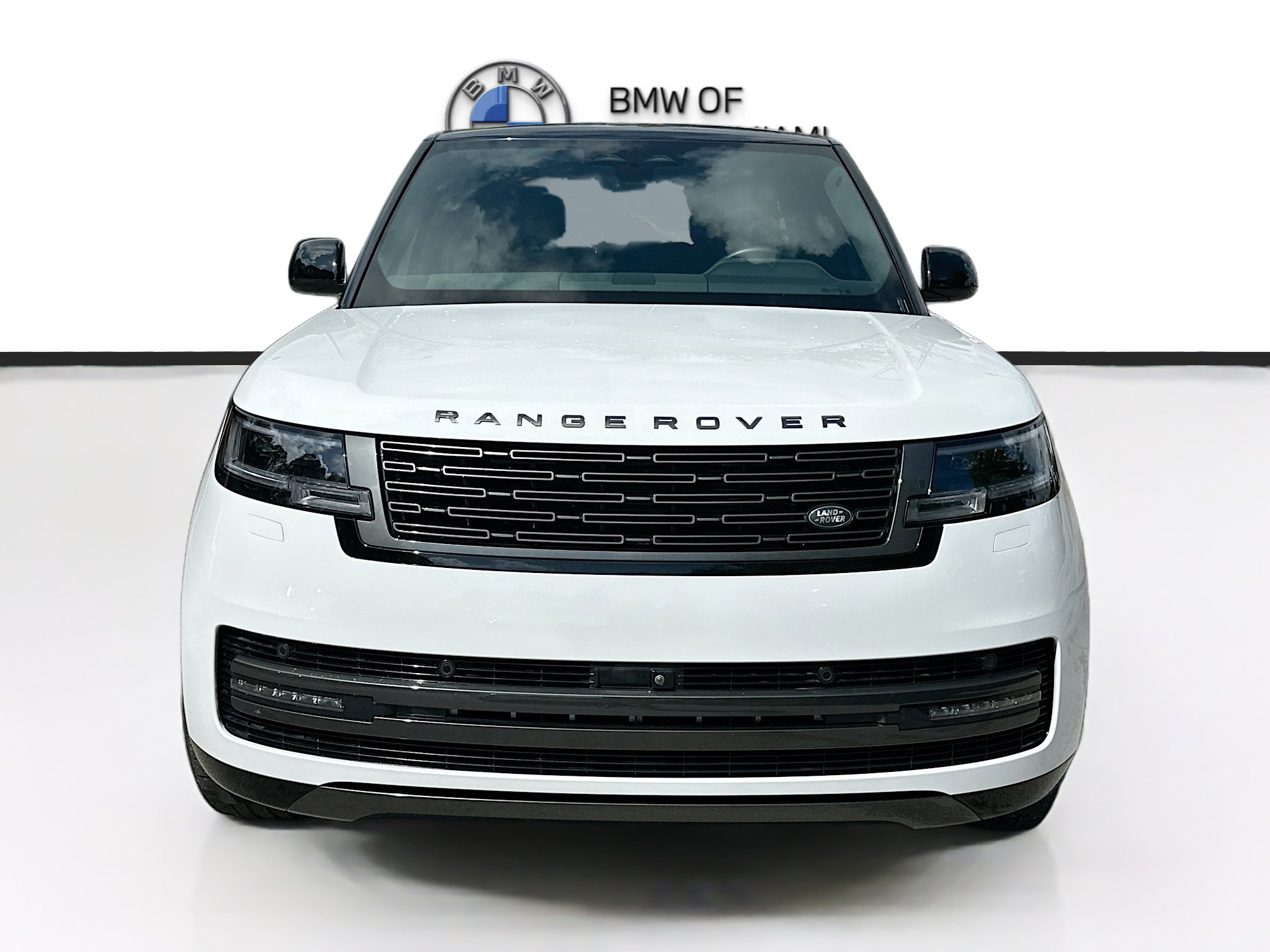 Used 2024 Land Rover Range Rover SE AWD/4WD image 2