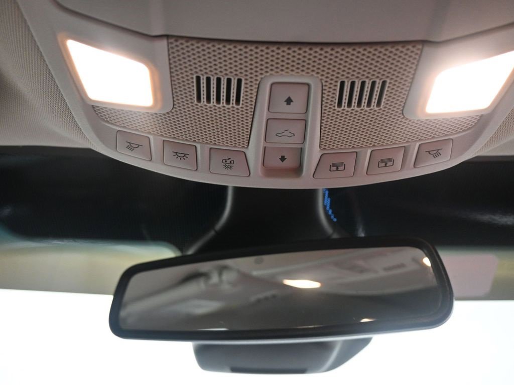 Used 2020 Ford Edge Titanium image 25