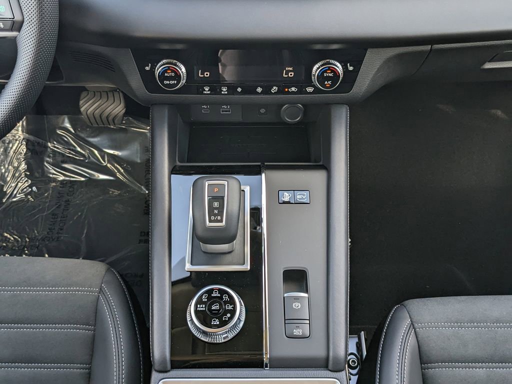 New 2025 Mitsubishi Outlander SE image 21