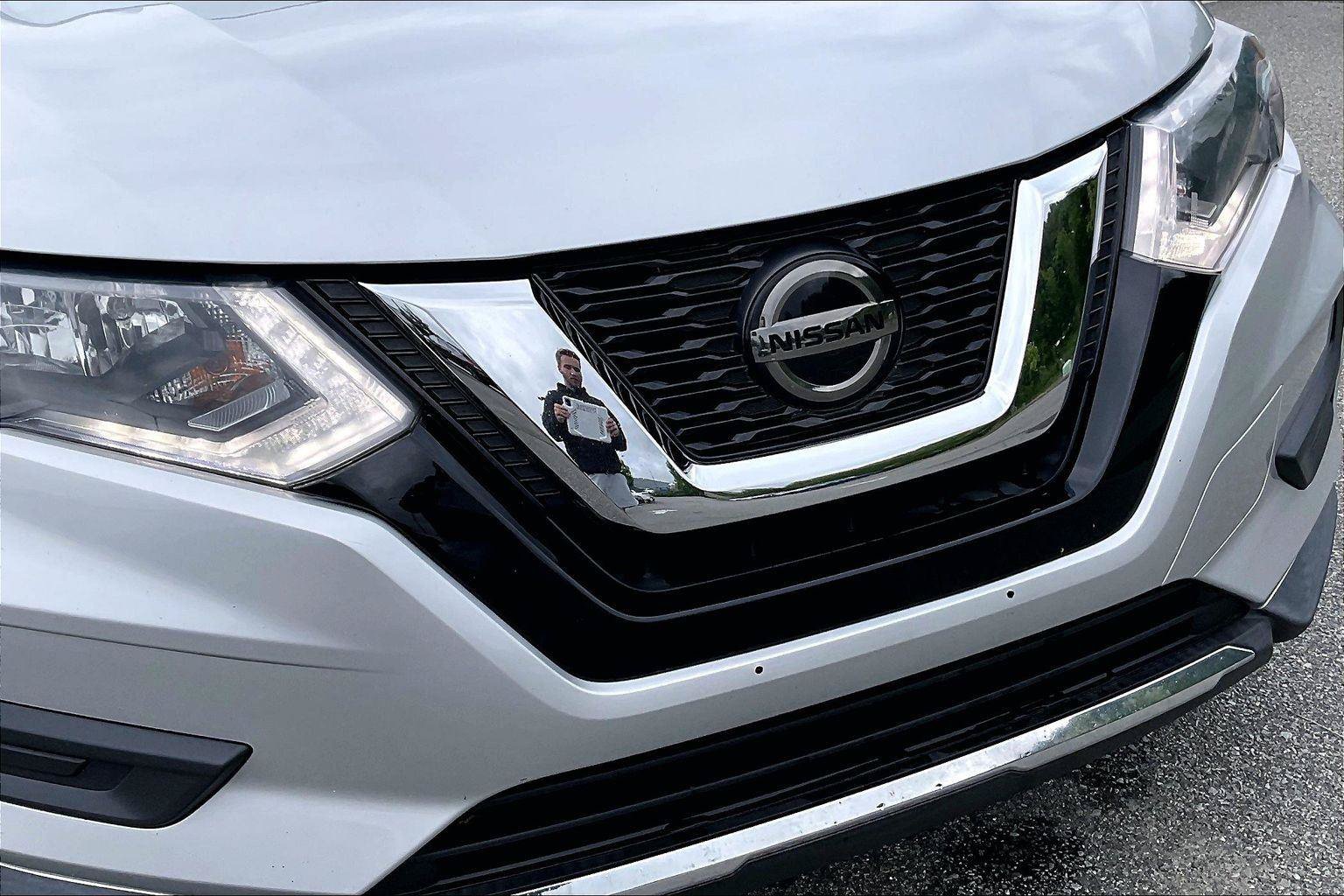 Used 2020 Nissan Rogue SV FWD image 28