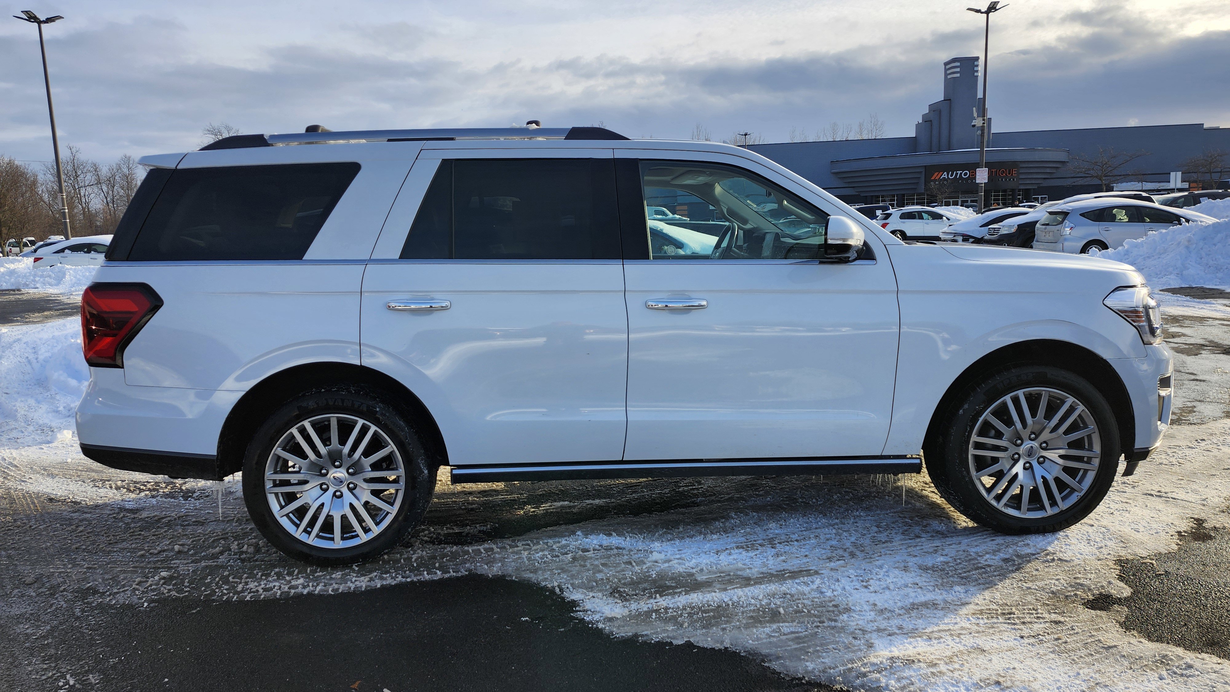 Used 2024 Ford Expedition Limited image 20