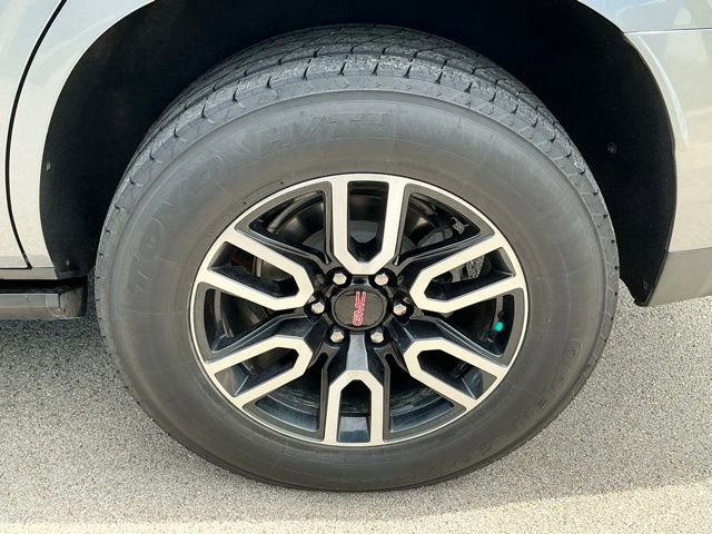 Used 2021 GMC Yukon AT4 w/ AT4 Premium Package AWD/4WD image 5