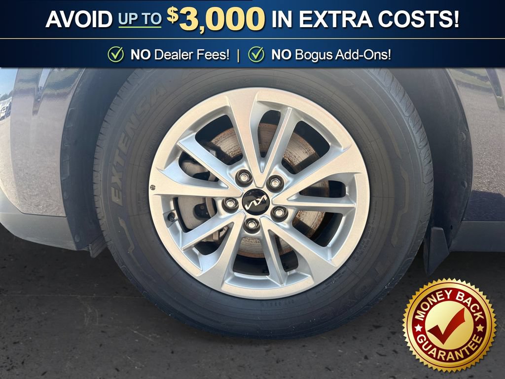 Used 2023 Kia Carnival LX FWD image 13