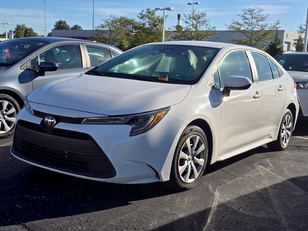 Used 2024 Toyota Corolla LE FWD image 4