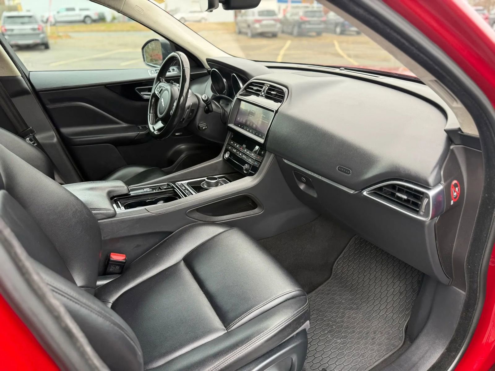 Used 2019 Jaguar F-PACE Premium image 23