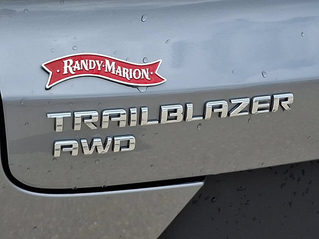 Used 2025 Chevrolet TrailBlazer LT AWD/4WD image 30