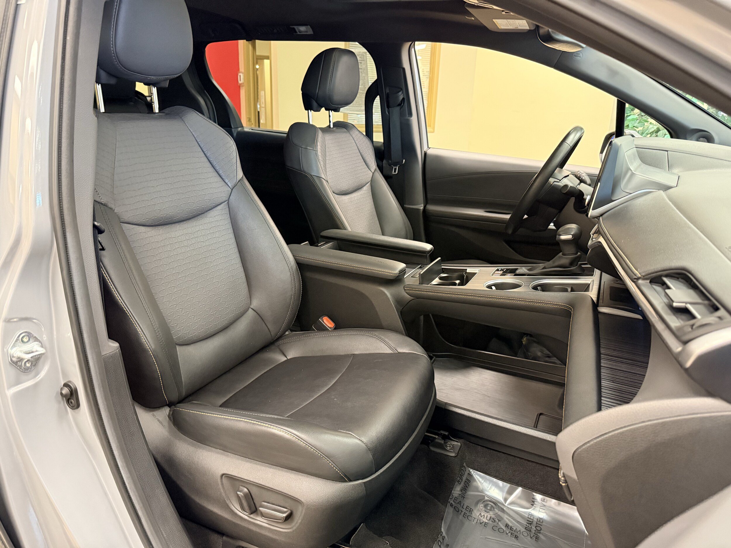 Used 2024 Toyota Sienna XLE Woodland Edition AWD/4WD image 31