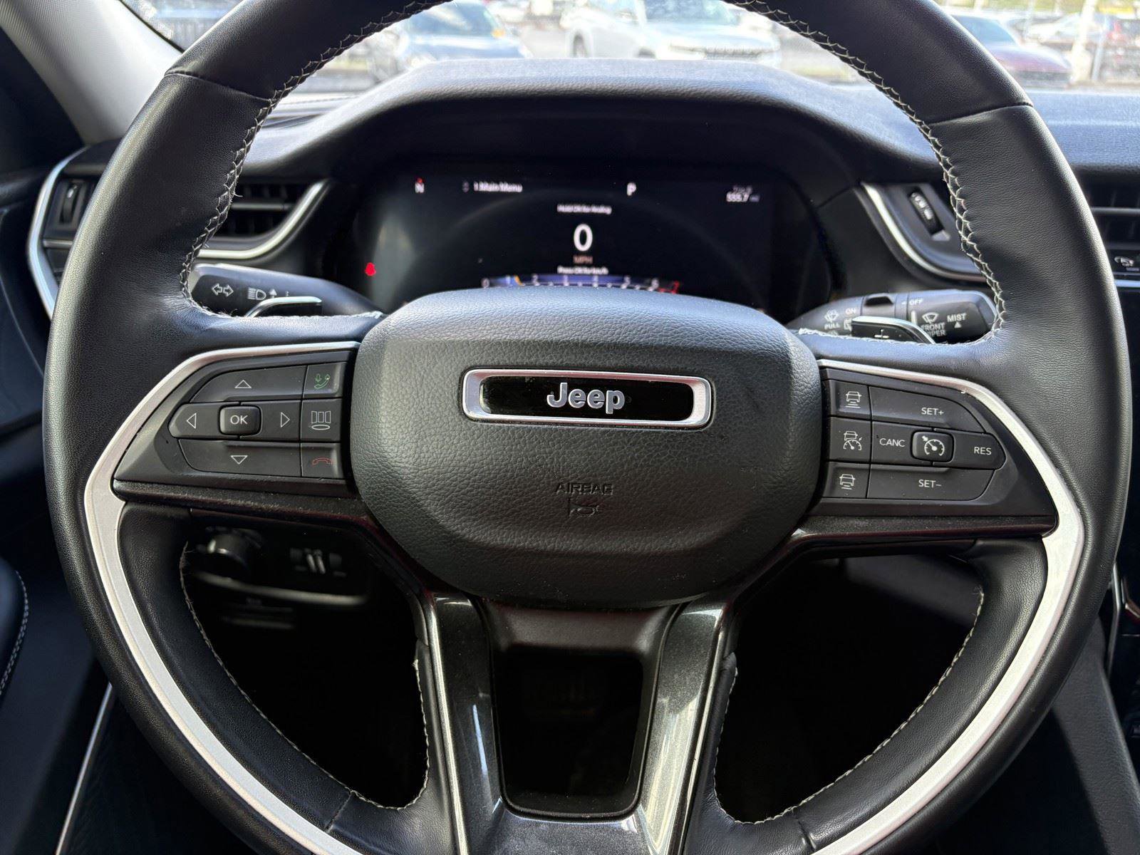 Used 2022 Jeep Grand Cherokee L Laredo w/ Luxury Tech Group I AWD/4WD image 17