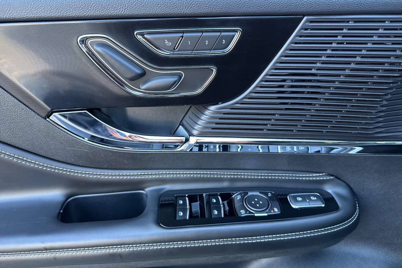 Certified 2022 Lincoln Corsair FWD image 11