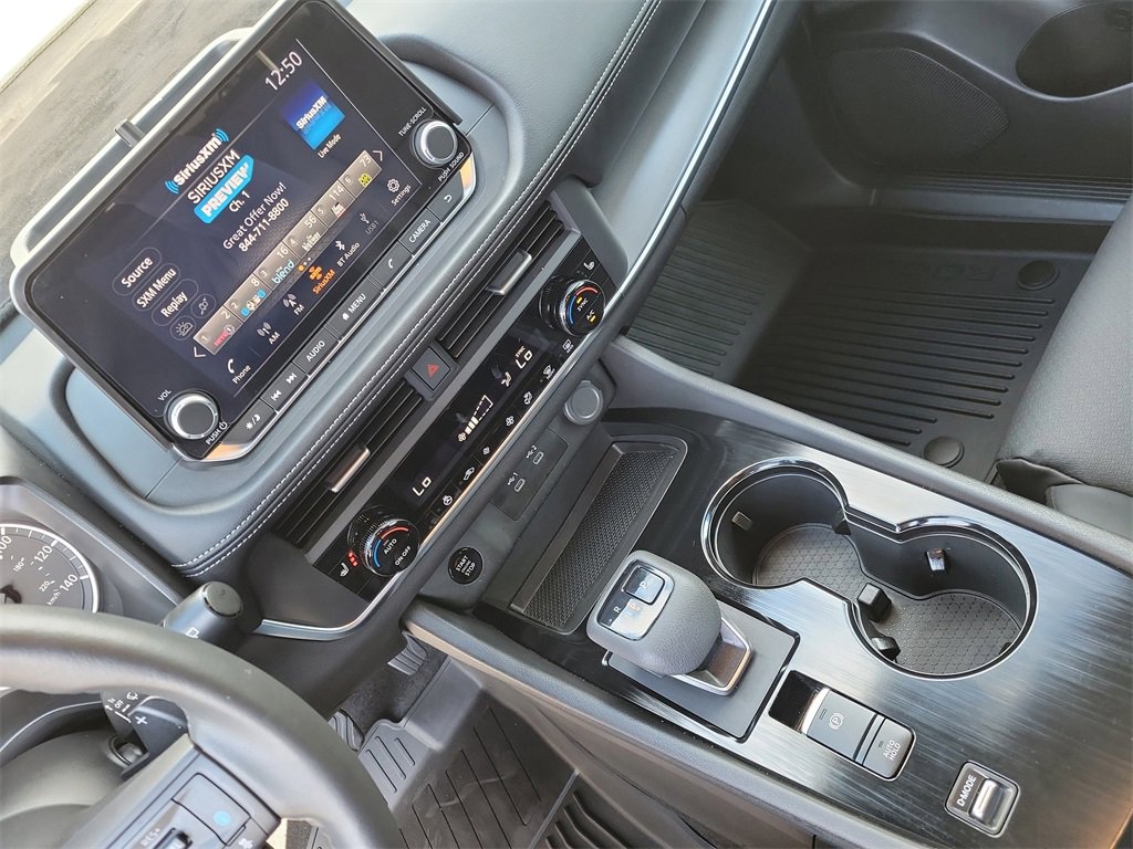 Used 2024 Nissan Rogue SV w/ SV Premium Package image 34