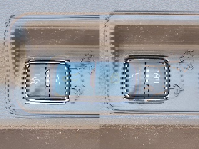 Used 2020 Ford Explorer Platinum w/ Premium Technology Package image 18